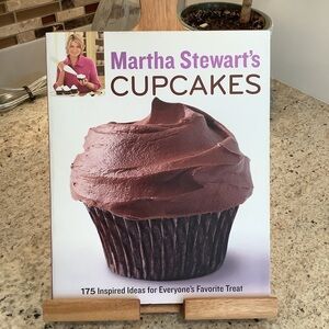 Martha Stewart's Cupcakes Book - Soft Cover